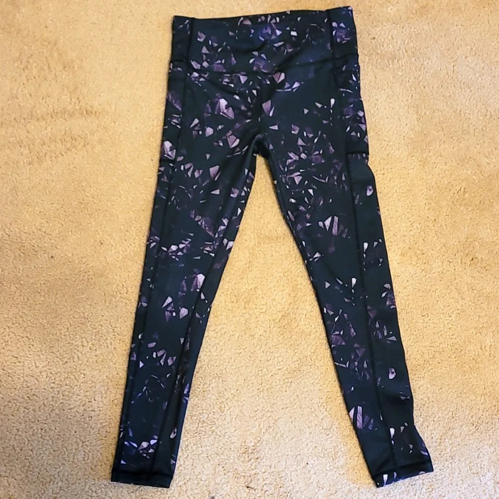 D27: ATHLUX WOMENS LEGGINGS BLACK AND PURPLE SIZE SMALL (4-6)